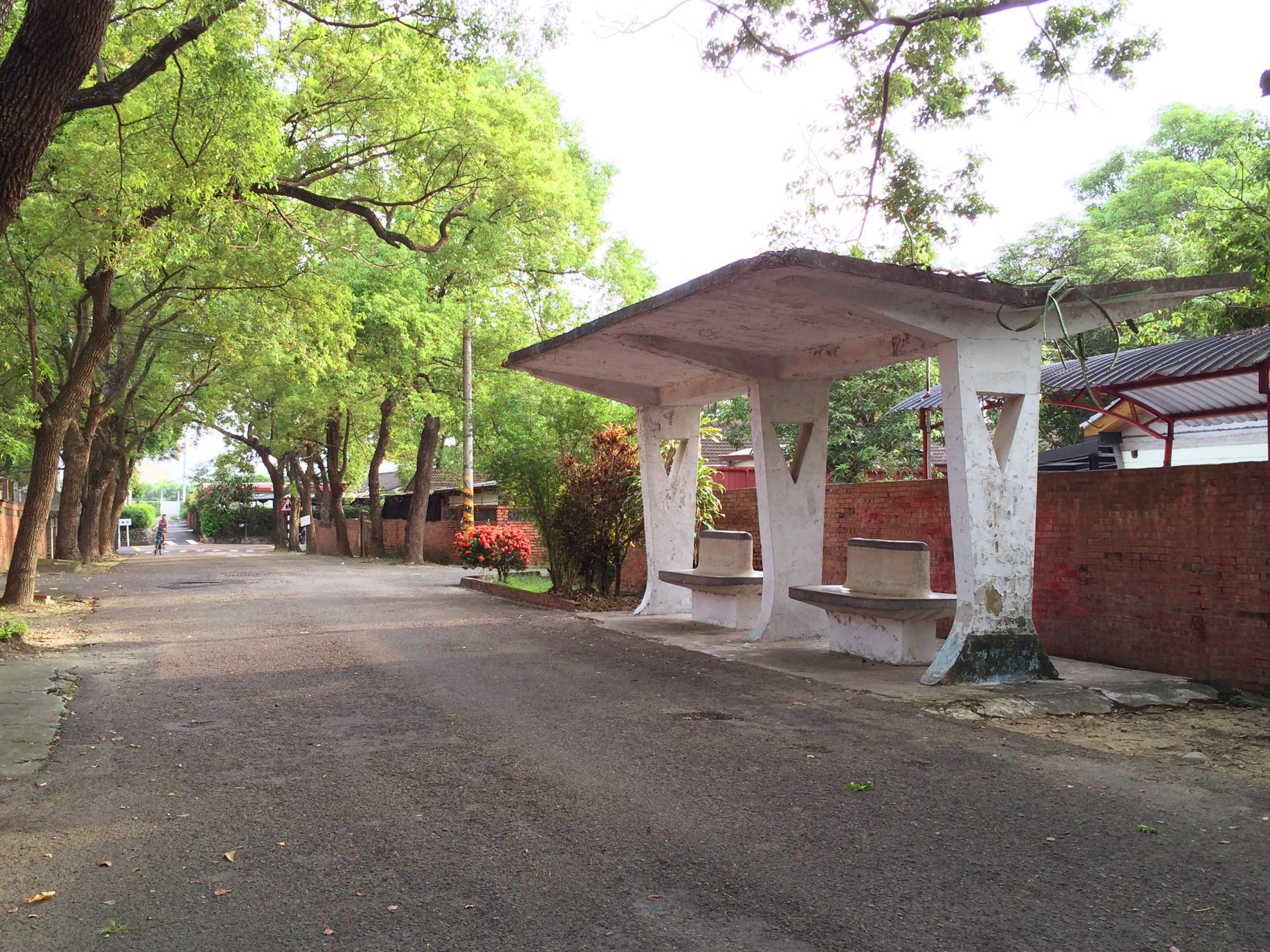 台中霧峰光復新村侯車亭